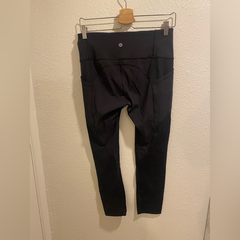 Lululemon Black crop leggings w/ pockets - size 10